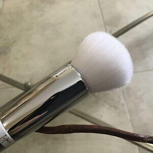 IT Cosmetics Heavenly Skin CC+ Skin-Perfecting Brush #702 Sealed in tube.